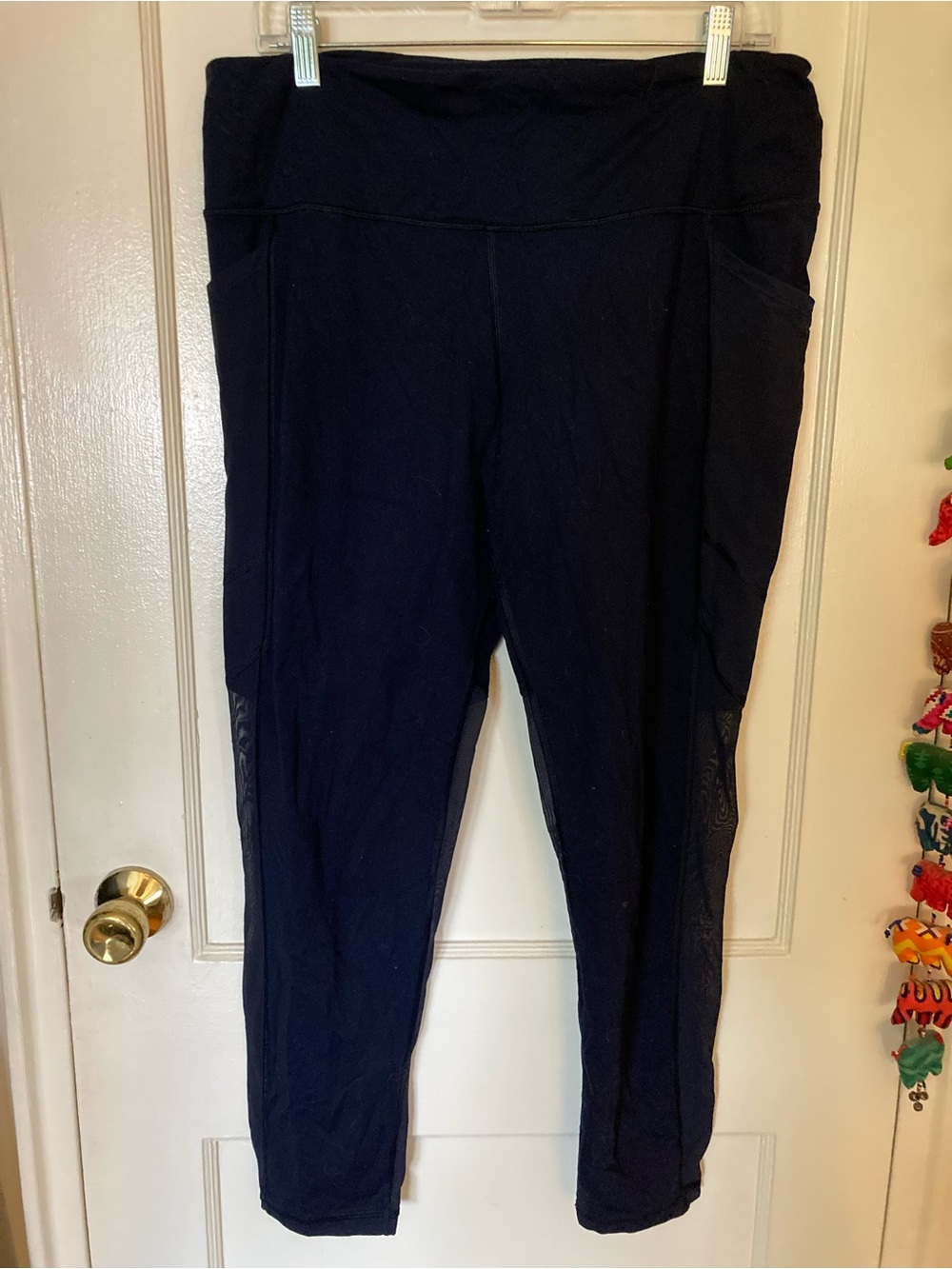 Knockout by Victorias Secret Navy 7/8 length leggings, mesh detailing, size XL